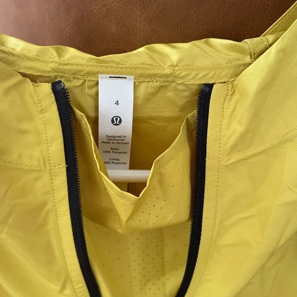 Lululemon Size 4 Run Jacket - Picture 3 of 7